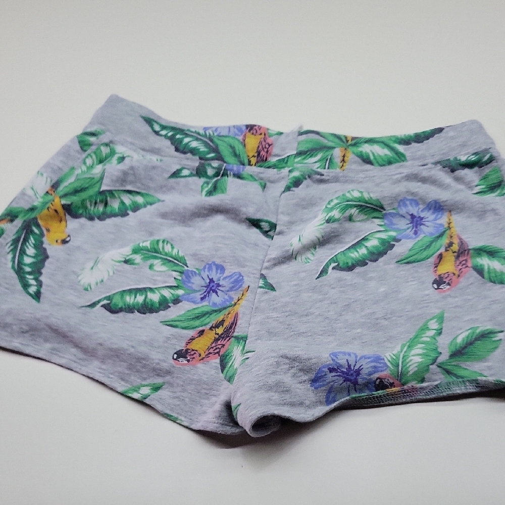 Floral Print Gray Shorts - Picture 5 of 6